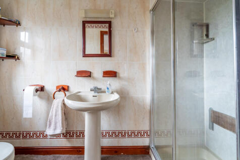 Master Bedroom En...