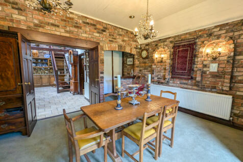 Baronial Dining R...