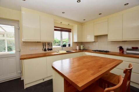 Kitchen/Breakfast...