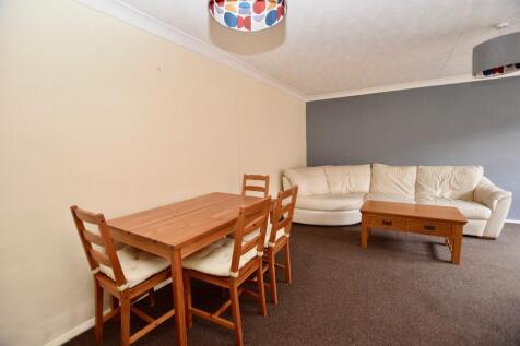 Living/Dining Roo...
