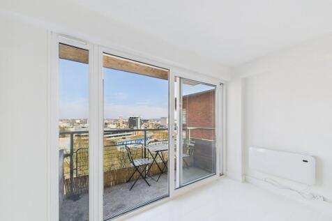 Dining/Balcony