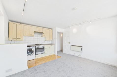 Lounge / Kitchen