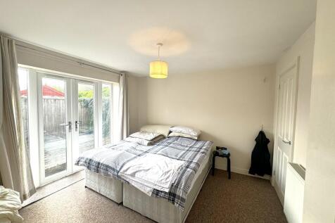Bedroom .