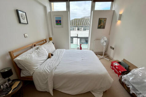 Bed room