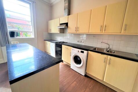 Kitchen/Living Ro...