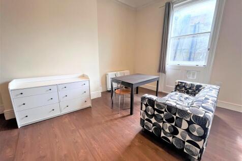 Living Room/Kitch...