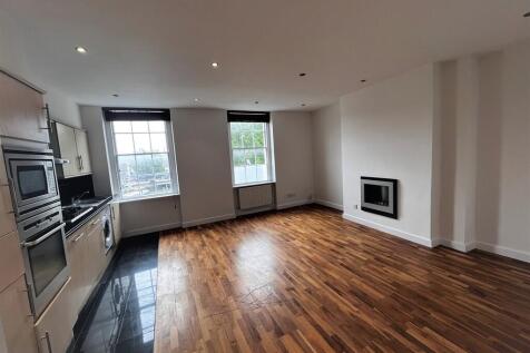 Kitchen/Living Ro...