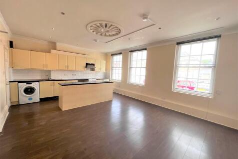 Living Room/Kitch...