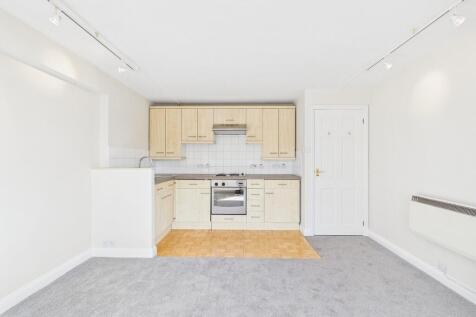 Lounge / Kitchen
