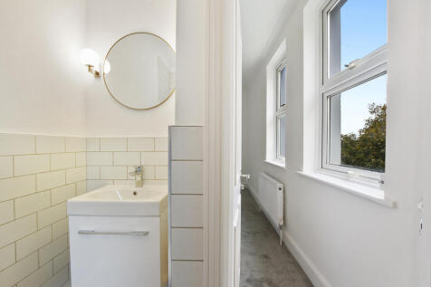 5 -En suite.JPG