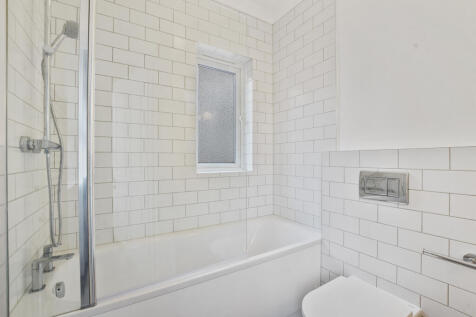 6 - Bathroom.JPG