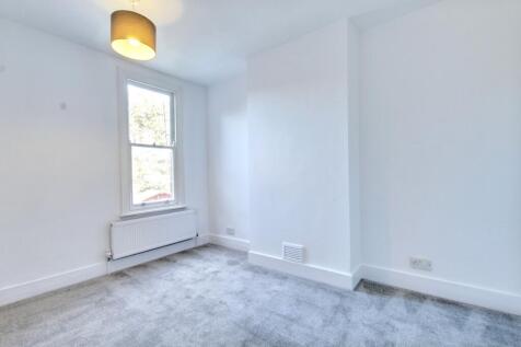 8.BEDROOM.jpg