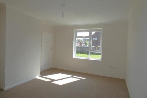 Pic 5 Living Room.JPG