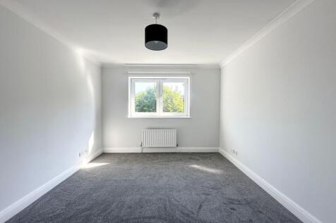 6 BEDROOM 1.jpeg