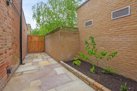 12 - 2A 27B Church Lane - Gdn -Original (6).JPG