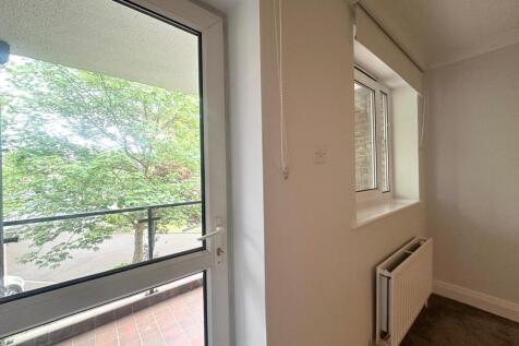 4. LOUNGE.BALCONY.jpeg
