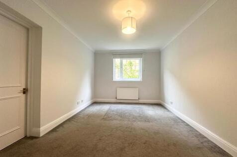 6. MAIN BEDROOM.jpeg