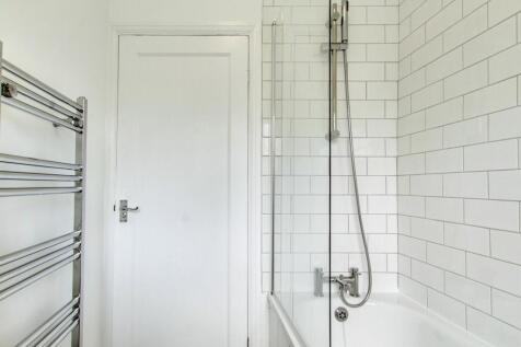 10.BATHROOM.jpg