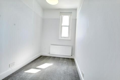 7.BEDROOM.jpg