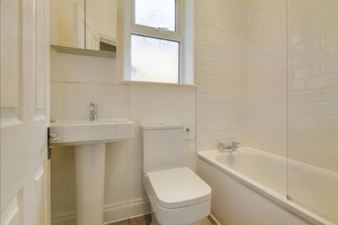 5.BATHROOM.jpg