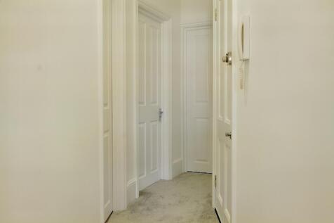 6.HALLWAY.jpg