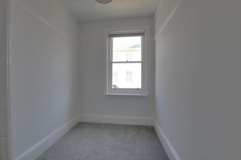 6 BED 2.jpg