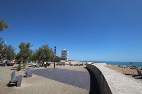 8 SEAFRONT 1.JPG