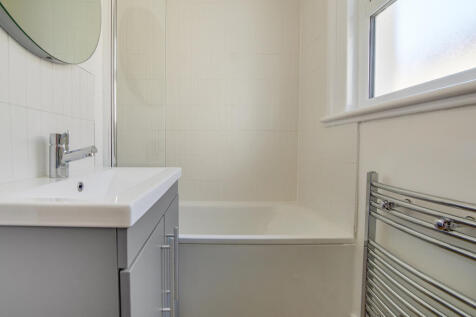 6.BATHROOM.jpg
