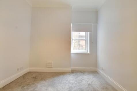 4.bedroom (2).jpg