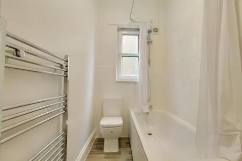 6.bathroom.jpg