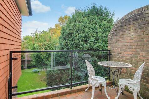 4 BALCONY.jpg