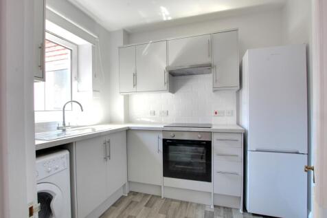 5 KITCHEN.jpg