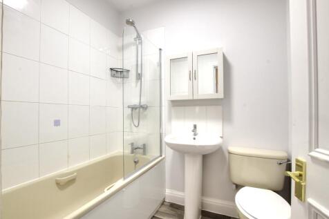7 BATHROOM.jpg