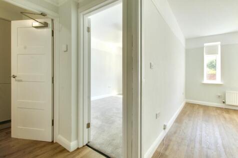 5.HALLWAY.jpg