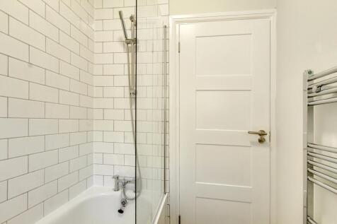 8.BATHROOM.jpg