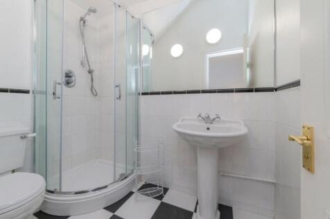8. En Suite.JPG