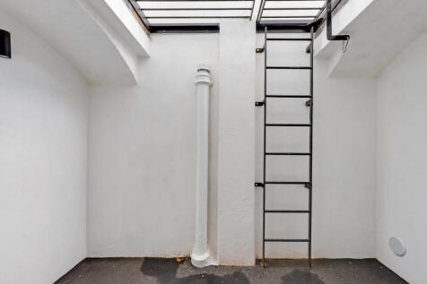 12 LIGHTWELL.jpg
