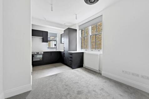 2 LOUNGE KITCH.JPG