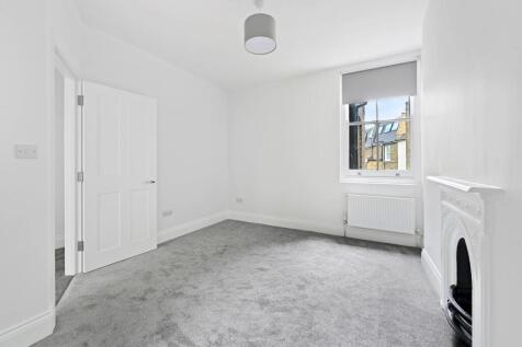 4 BED 2.JPG