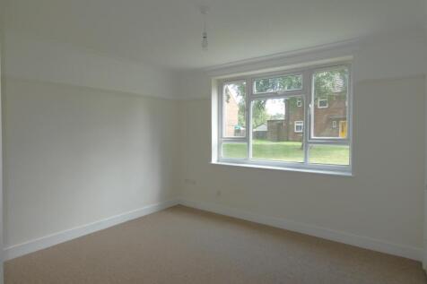 Pic 2 Living Room.JPG