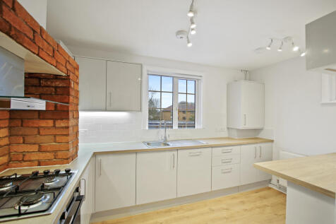 4 kitchen.jpg