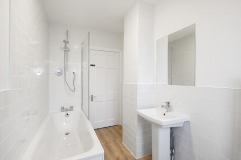 7 bathroom.jpg