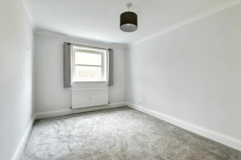 5.BEDROOM.jpg