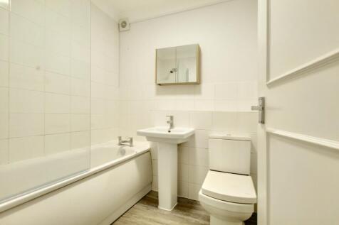6.BATHROOM.jpg