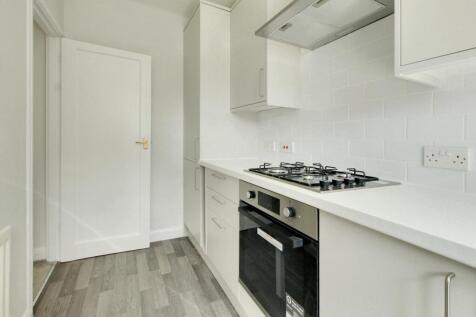 4.kitchen.jpg