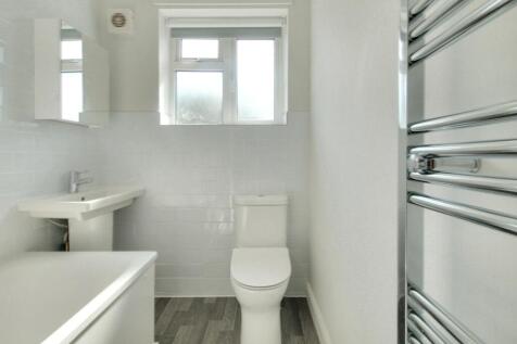 8.bathroom.jpg