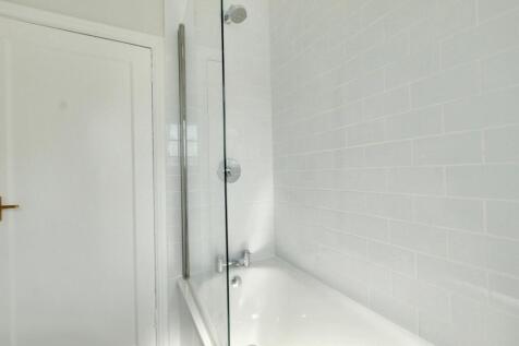9.bathroom.jpg