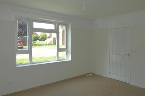 Pic 3 Living Room (7).JPG