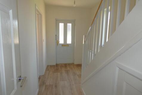 Pic 5 Hallway (1).JPG