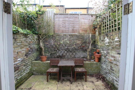 10 PATIO.JPG